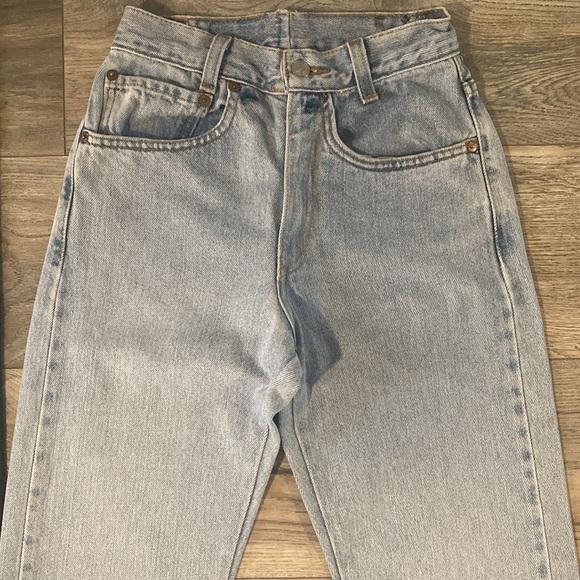Vintage LEVIS Classic Light Blue Women's Jeans - Picture 4 of 16